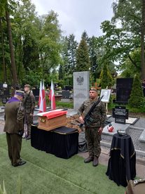 Uroczystości pogrzebowe ekshumowanego przez Instytut Pamięci Narodowej Kazimierza Szczepańskiego „Wichra” z Raczyna